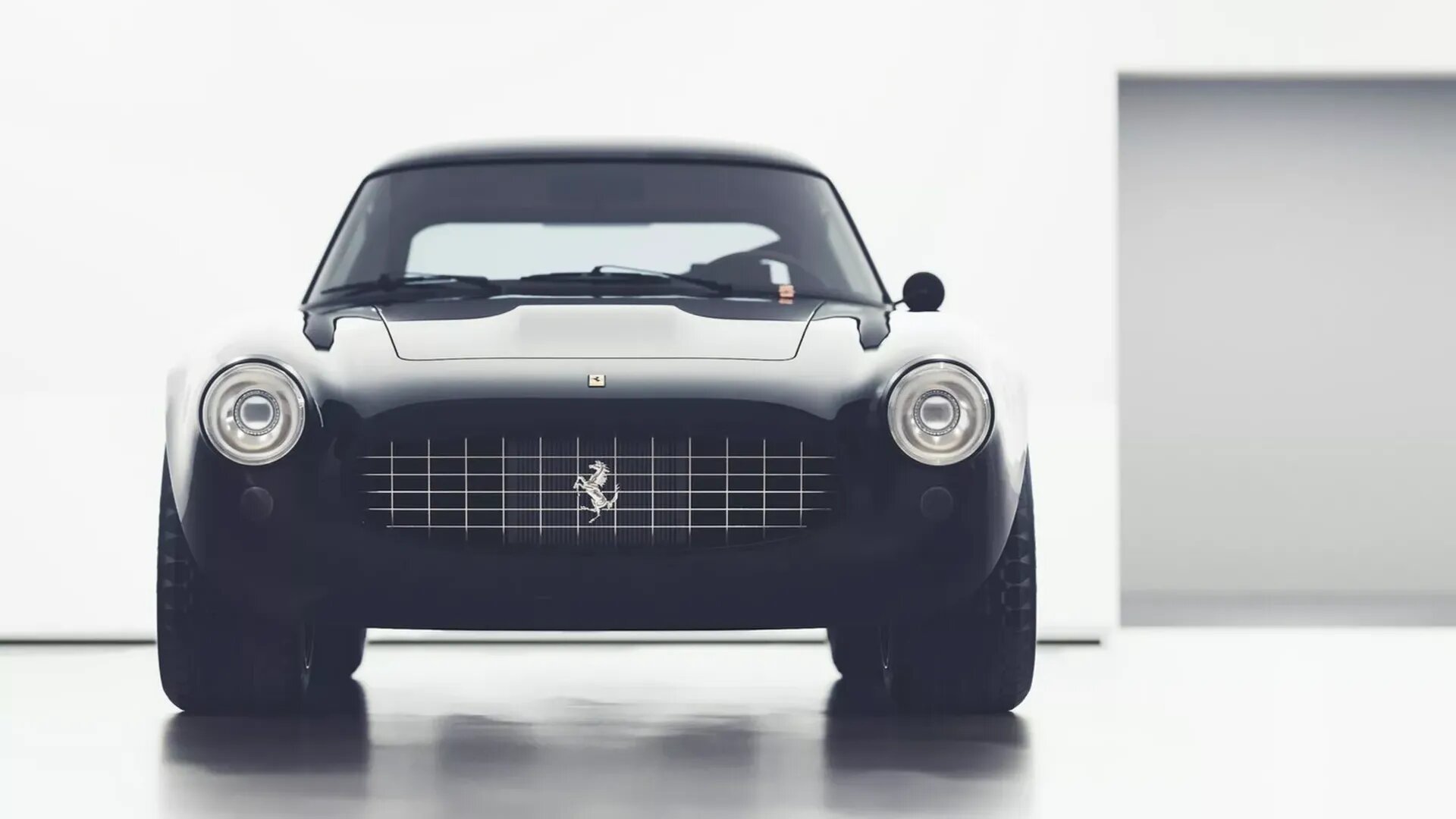 В Великобритании разработали современную версию культового спорткара Ferrari 250 GT