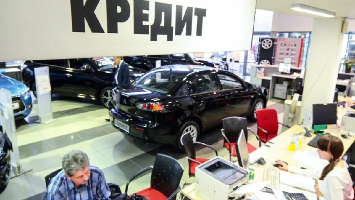 Выдача автокредитов в России сократилась на 35 процентов