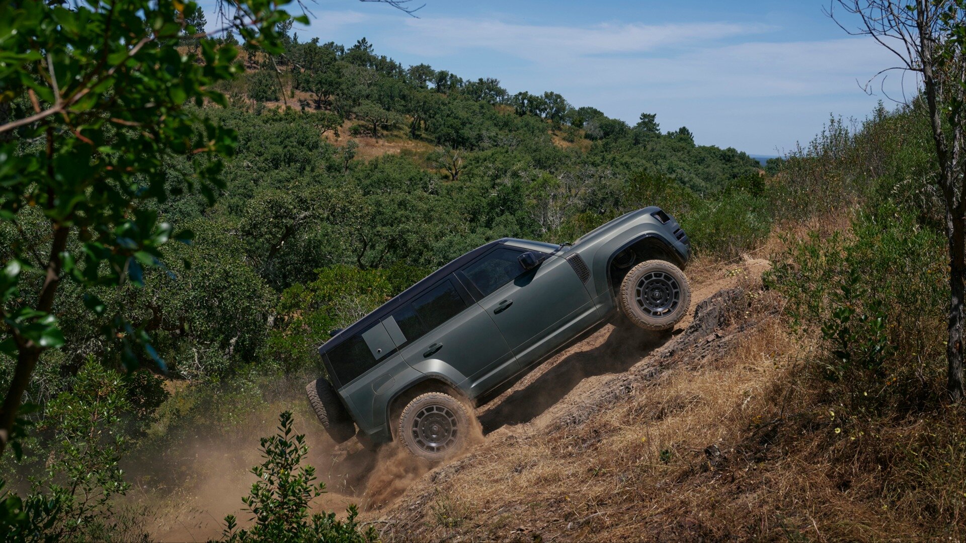 Нынешний Land Rover Defender не сможет стать полностью электрическим