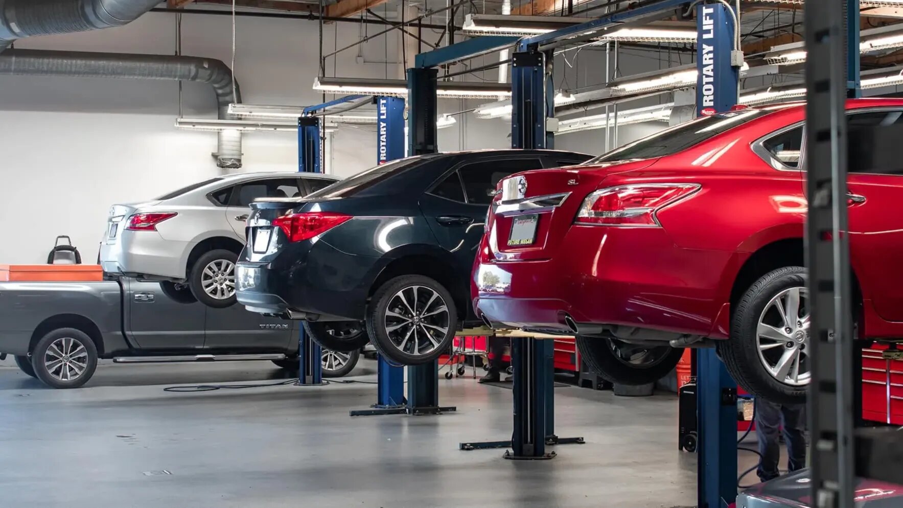 Nissan подтвердил отказ от гарантийных обязательств в России: все вопросы дилерам Lada