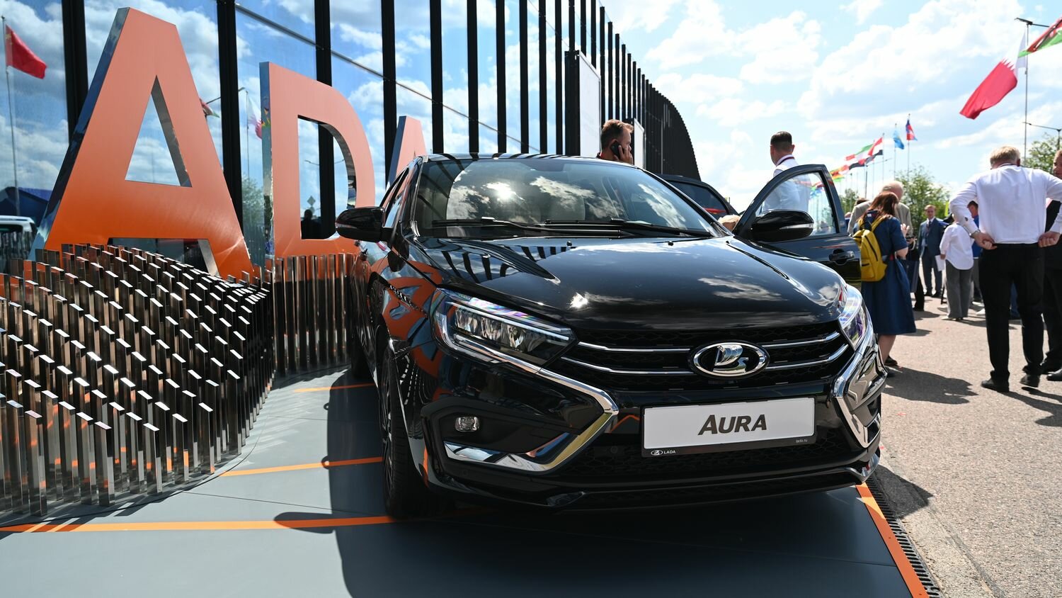 Глава АвтоВАЗа предупредил о возможном повышении цен на Lada