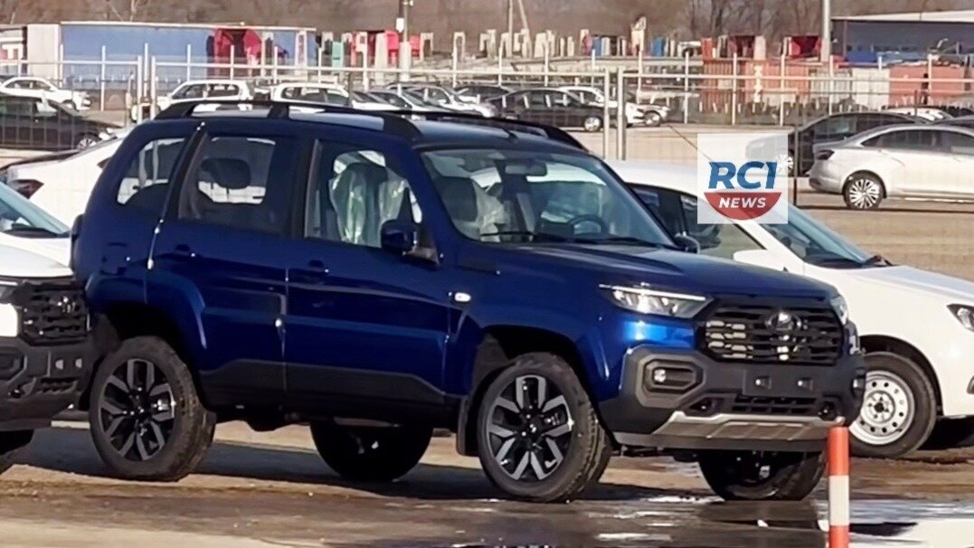 Обновлённую Lada Niva Travel заметили у дилера