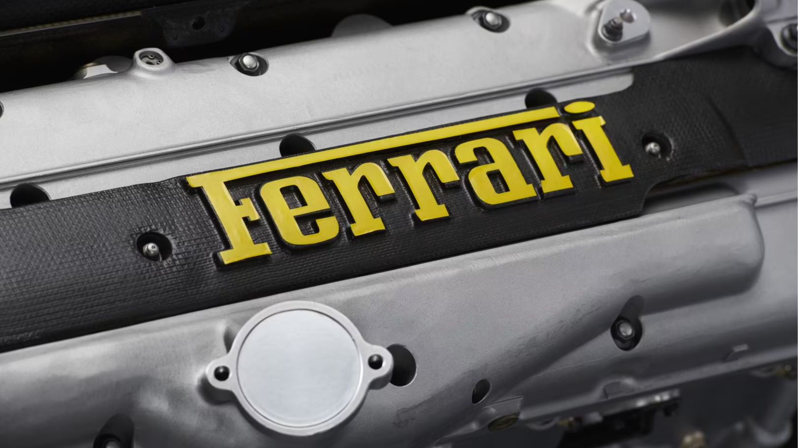 Ferrari не собирается отказываться от V-образных двигателей