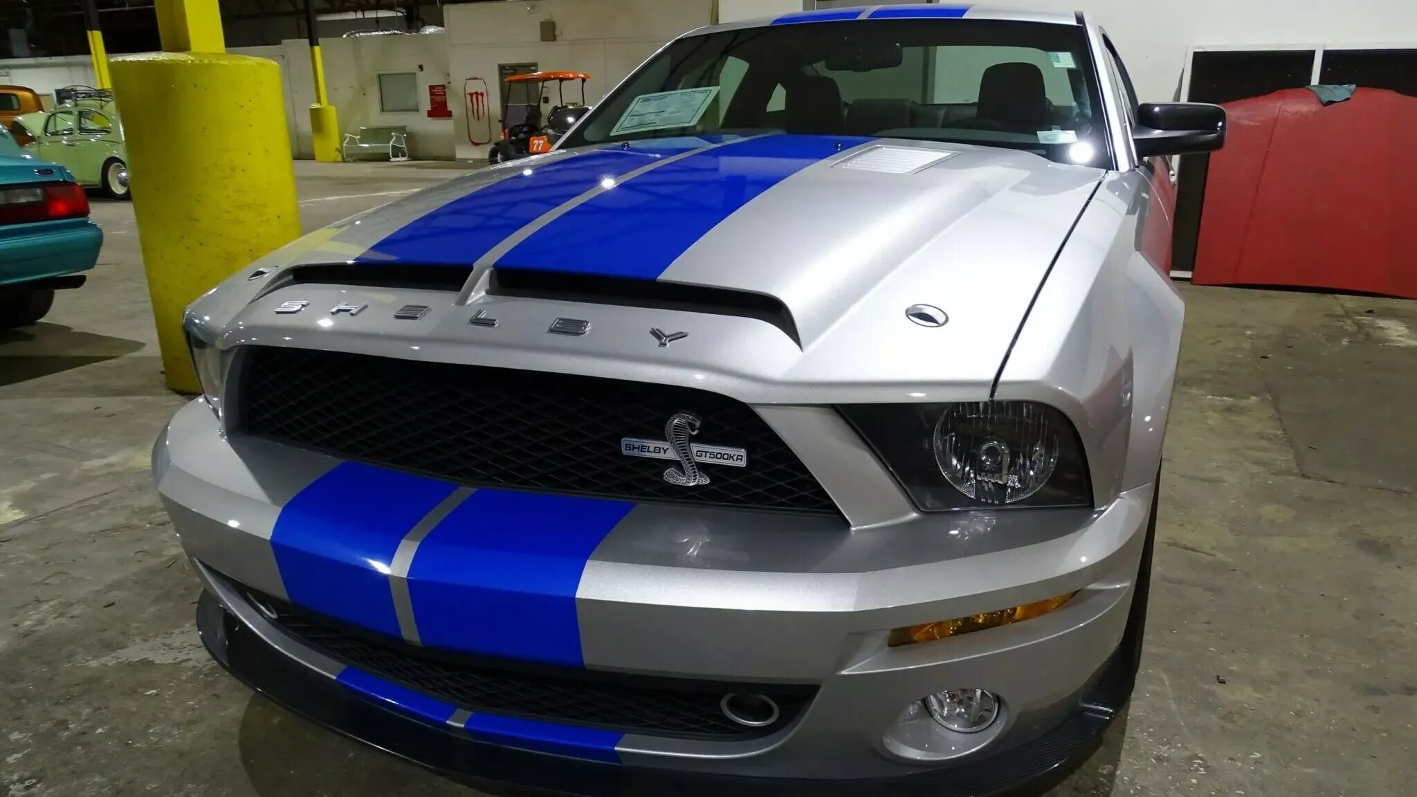 На продажу выставили два 20-летних Ford Mustang GT500, которые никогда не ездили