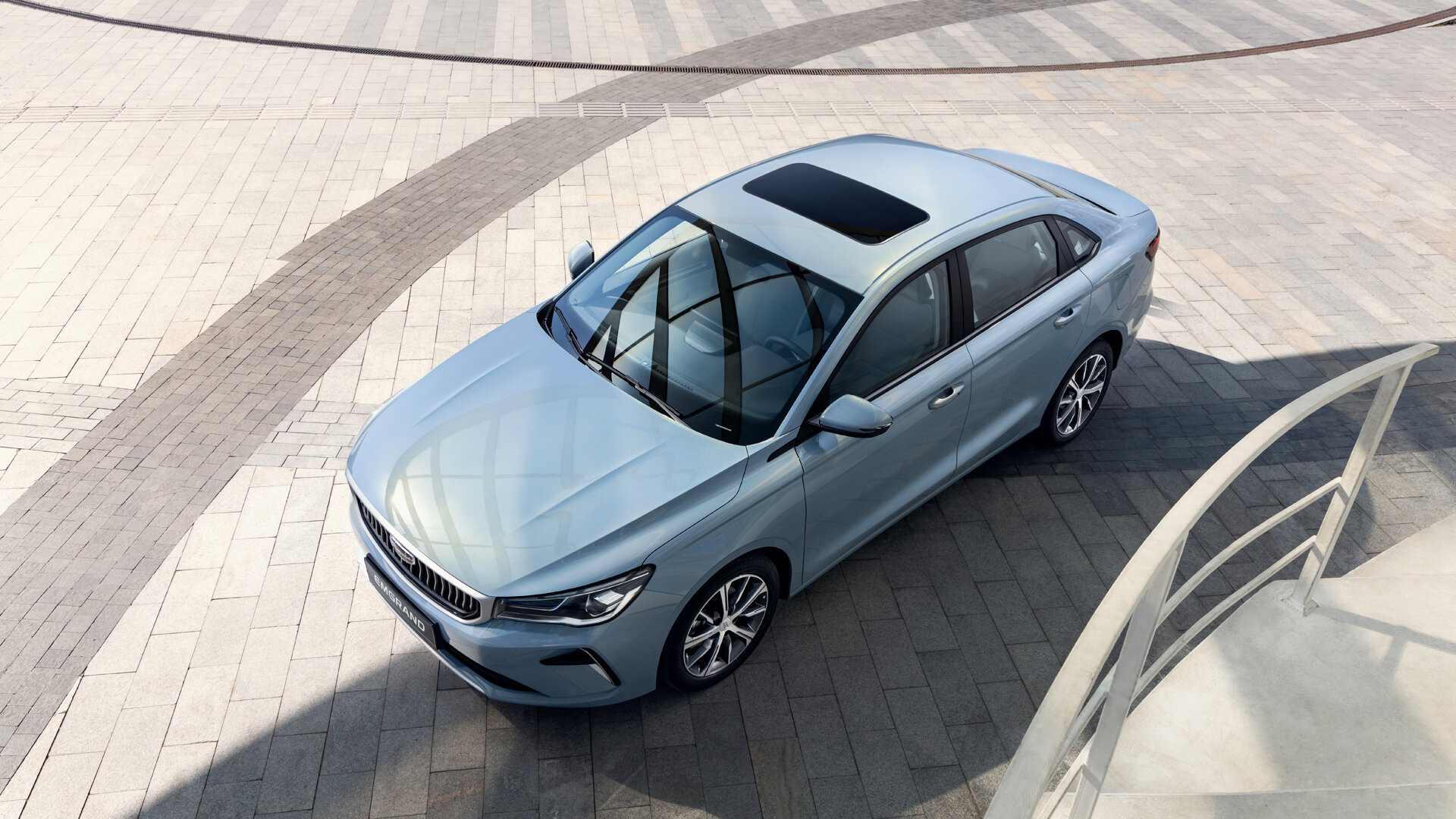 Марка Geely запустила российские продажи самой доступной модели — седана Emgrand