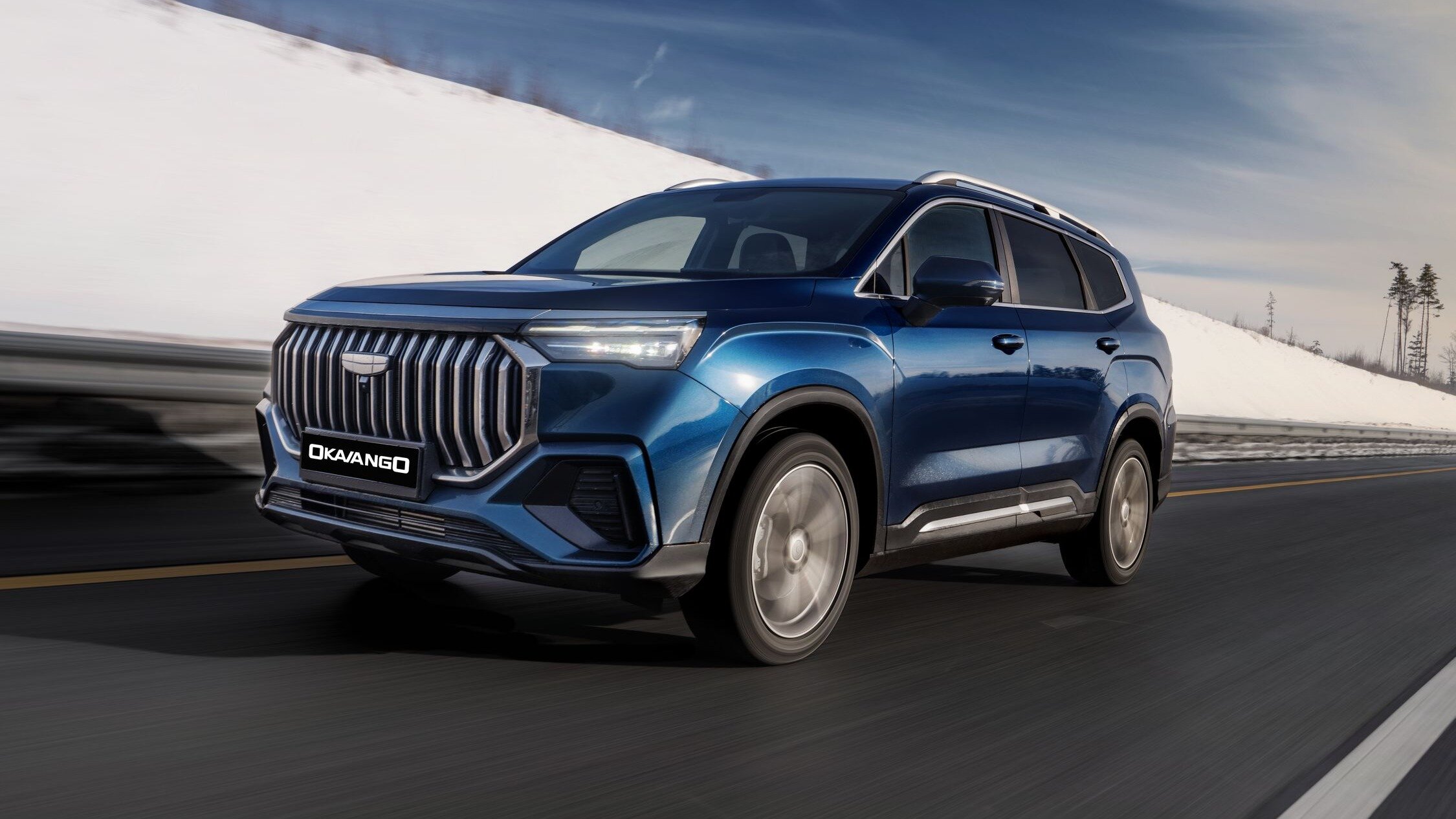 Стартовали российские продажи семиместного кроссовера Geely Okavango — он стоит меньше 3,5 миллиона рублей