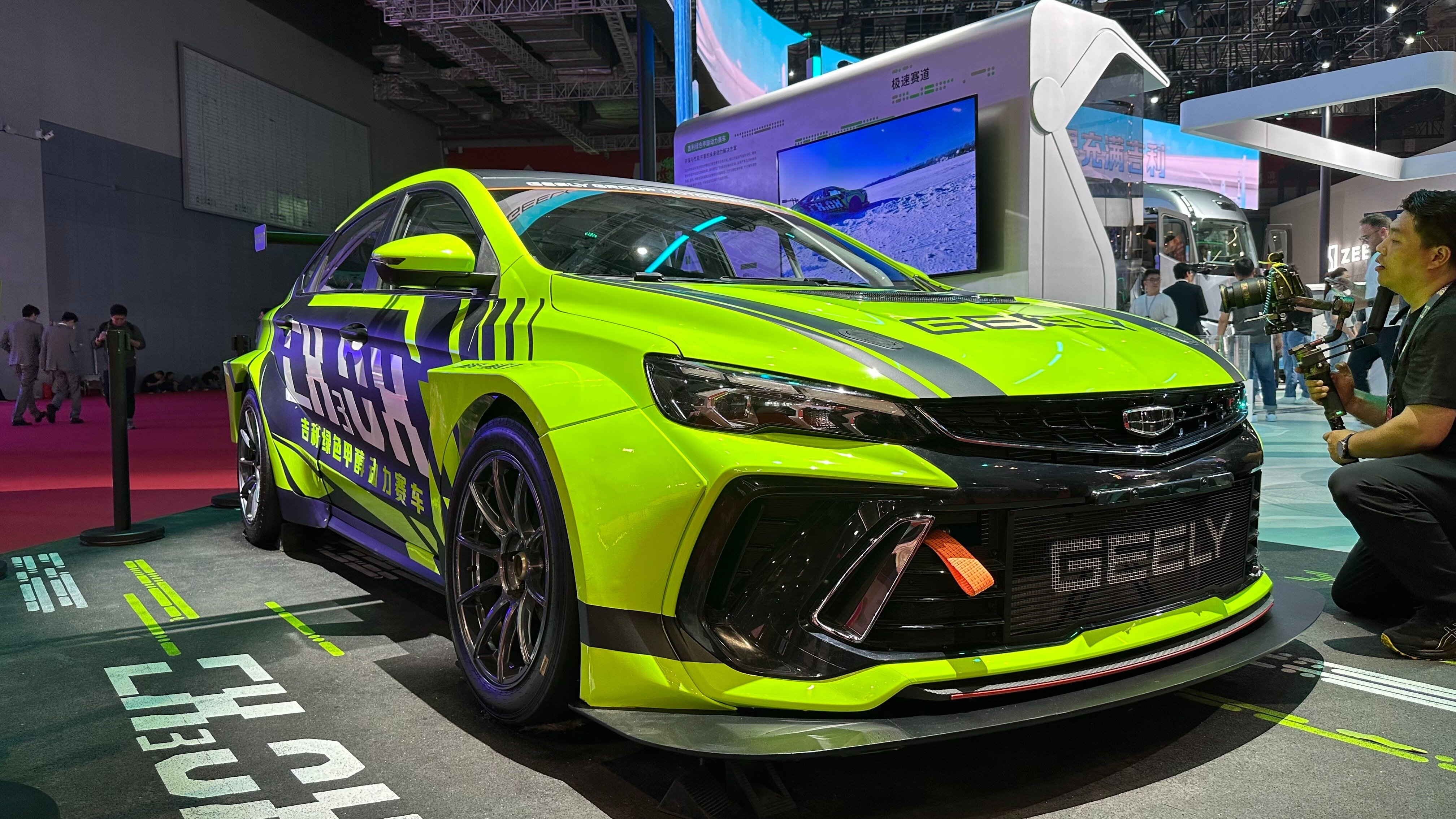 Марка Geely построила гоночный автомобиль с ДВС на метаноле
