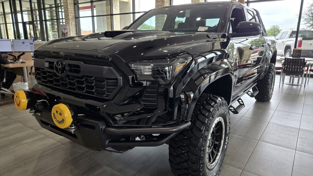 Дилер Toyota представил пикап Tacoma по мотивам фильма «Назад в будущее»