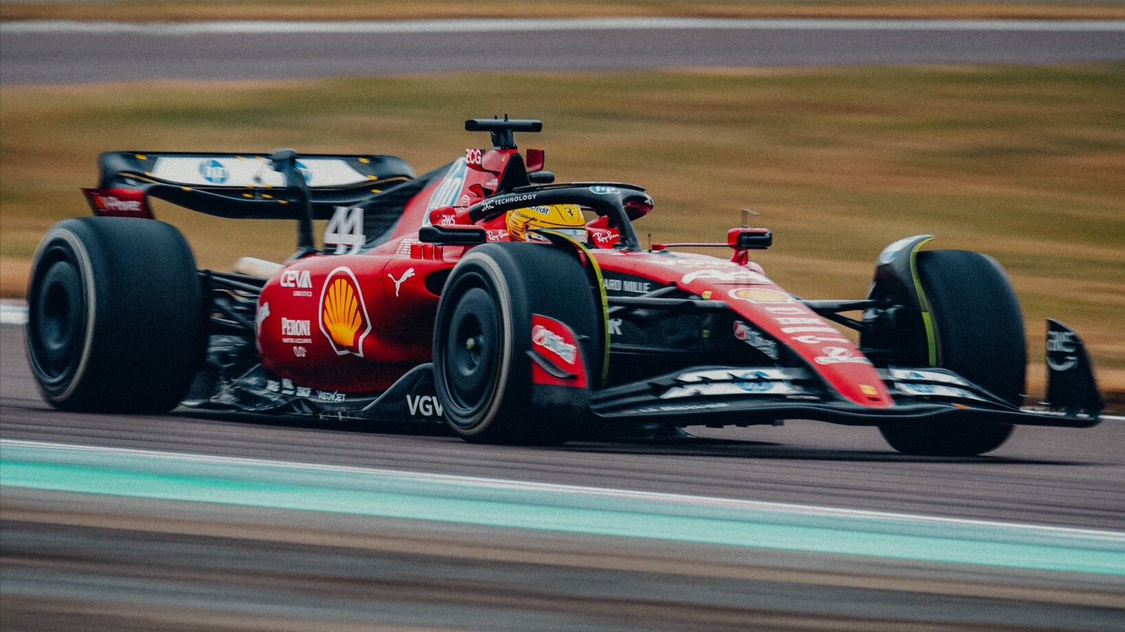 Льюис Хэмилтон впервые сел за руль болида Ferrari