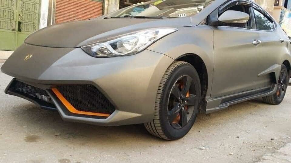 Владелец седана Hyundai попытался сделать его похожим на Lamborghini. Получилось не очень