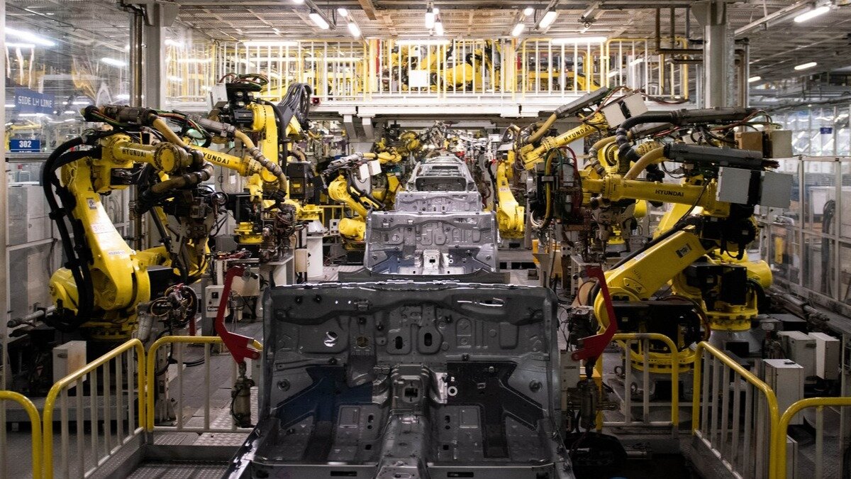Компания Hyundai заморозила реконструкцию завода GM в Петербурге