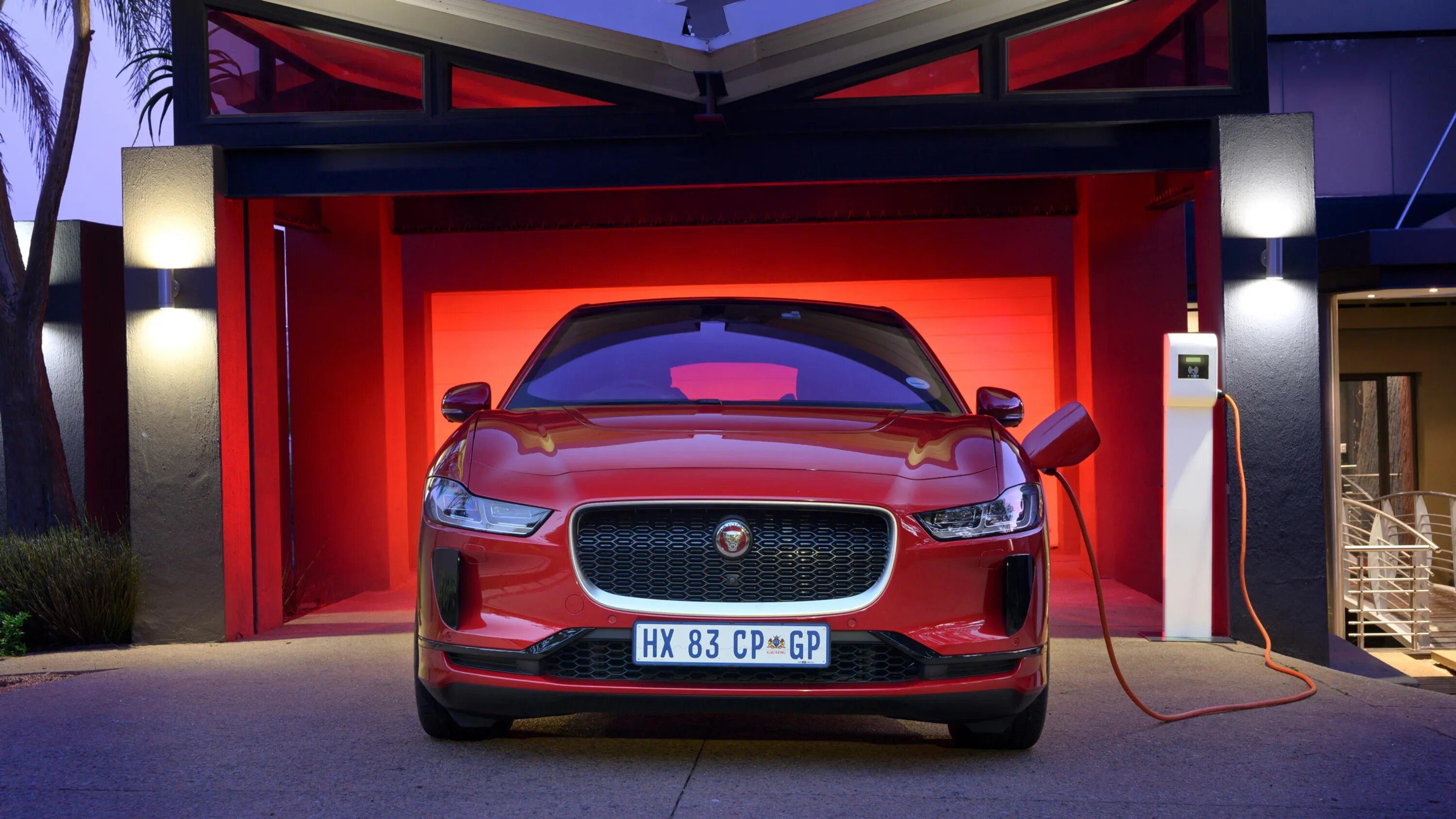 Jaguar выпустит три электрокроссовера для конкуренции с Bentley