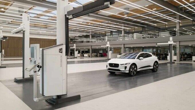 Компания Jaguar Land Rover приостановила сервисную поддержку в России