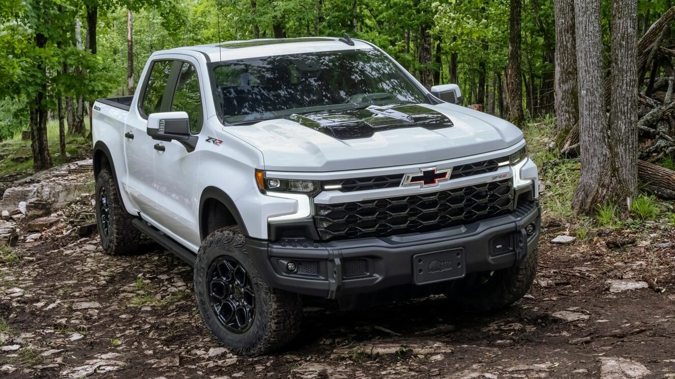 Представлен «злой» пикап Chevrolet Silverado ZR2 Bison — 426 сил, 284 мм клиренса и стальная защита