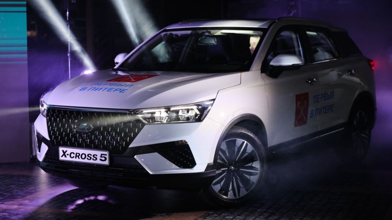 Производство нового кроссовера Lada X-Cross 5 запустили в Петербурге