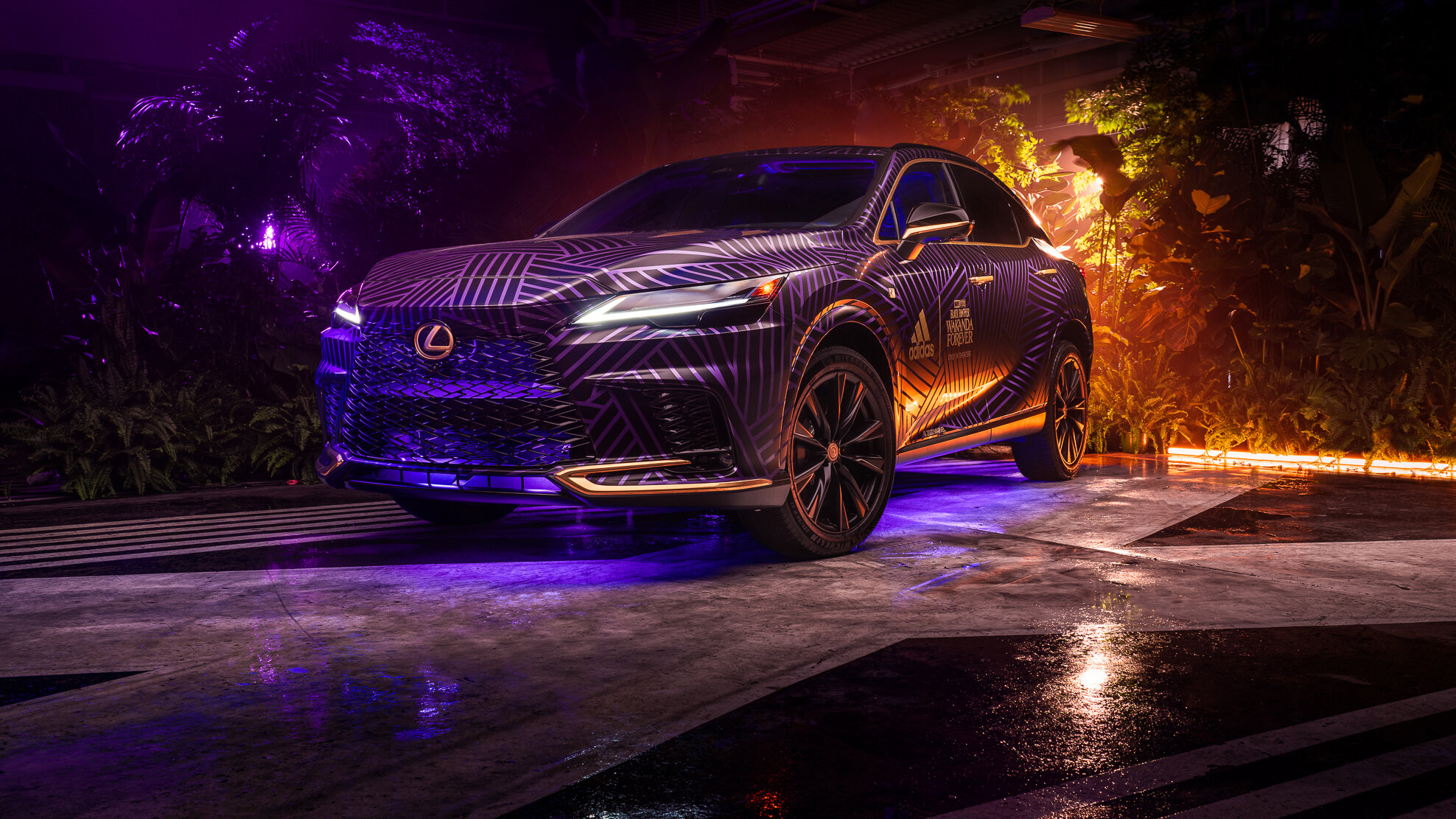 Lexus и Adidas создали уникальный RX в стиле «Чёрной пантеры»