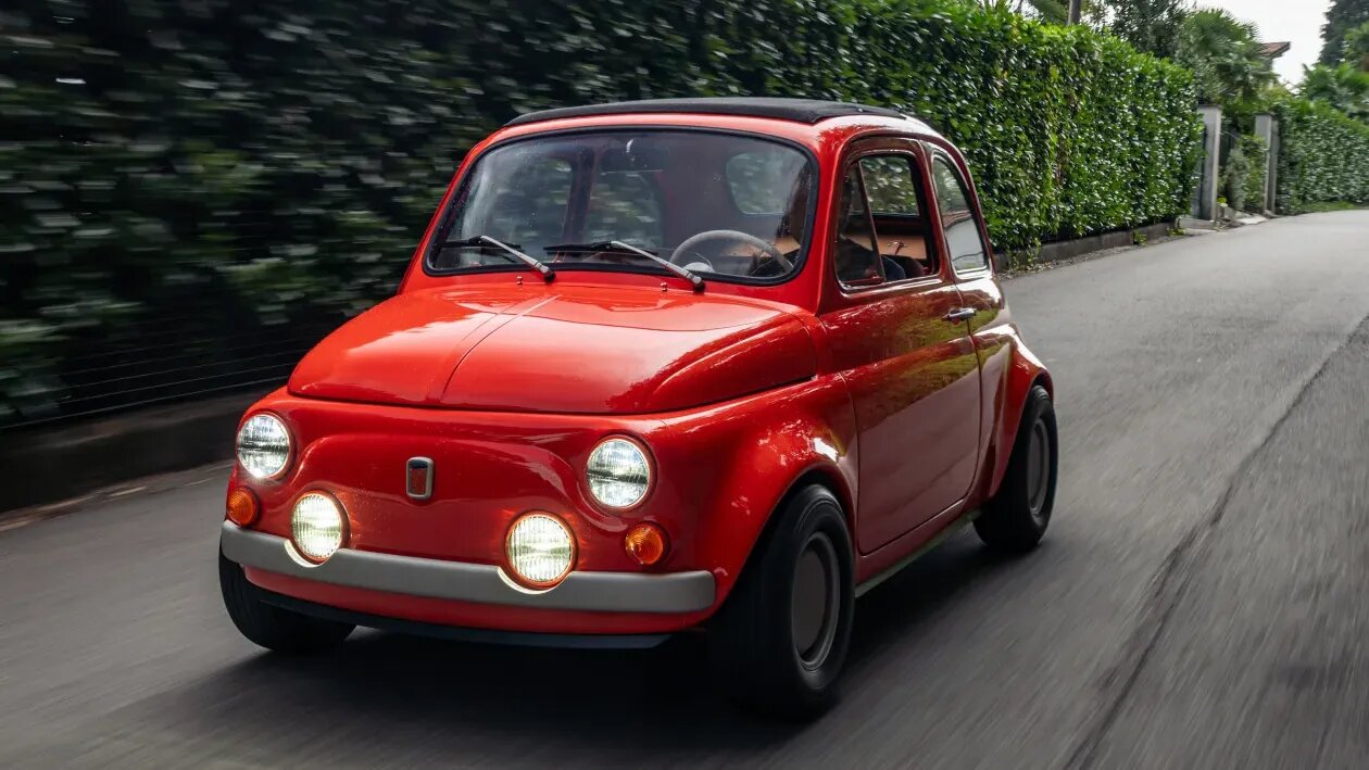 Британцы построили очень дорогой рестомод на базе классического Fiat 500