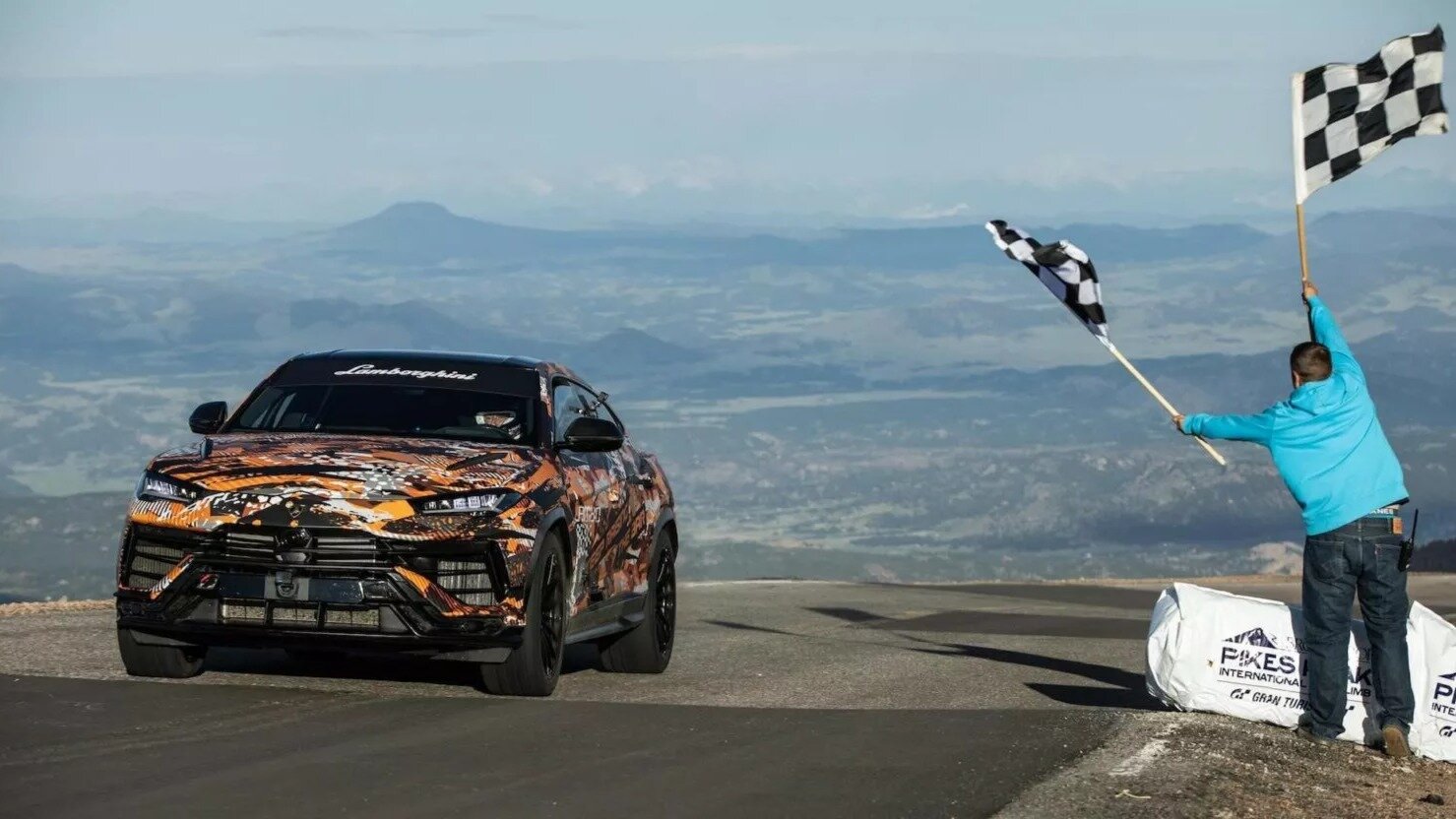 Обновлённый Lamborghini Urus побил рекорд въезда на Пайкс-Пик среди внедорожников