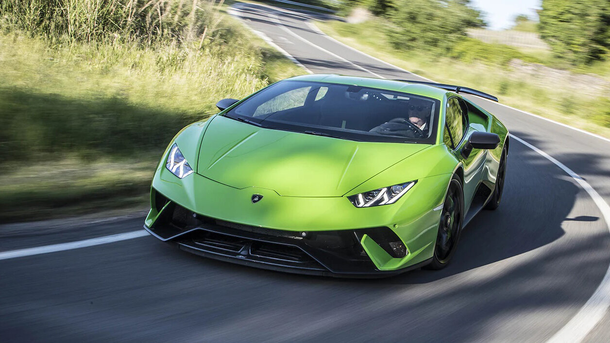 Водителя обычного Lamborghini Huracan оштрафовали за слишком шумный двигатель