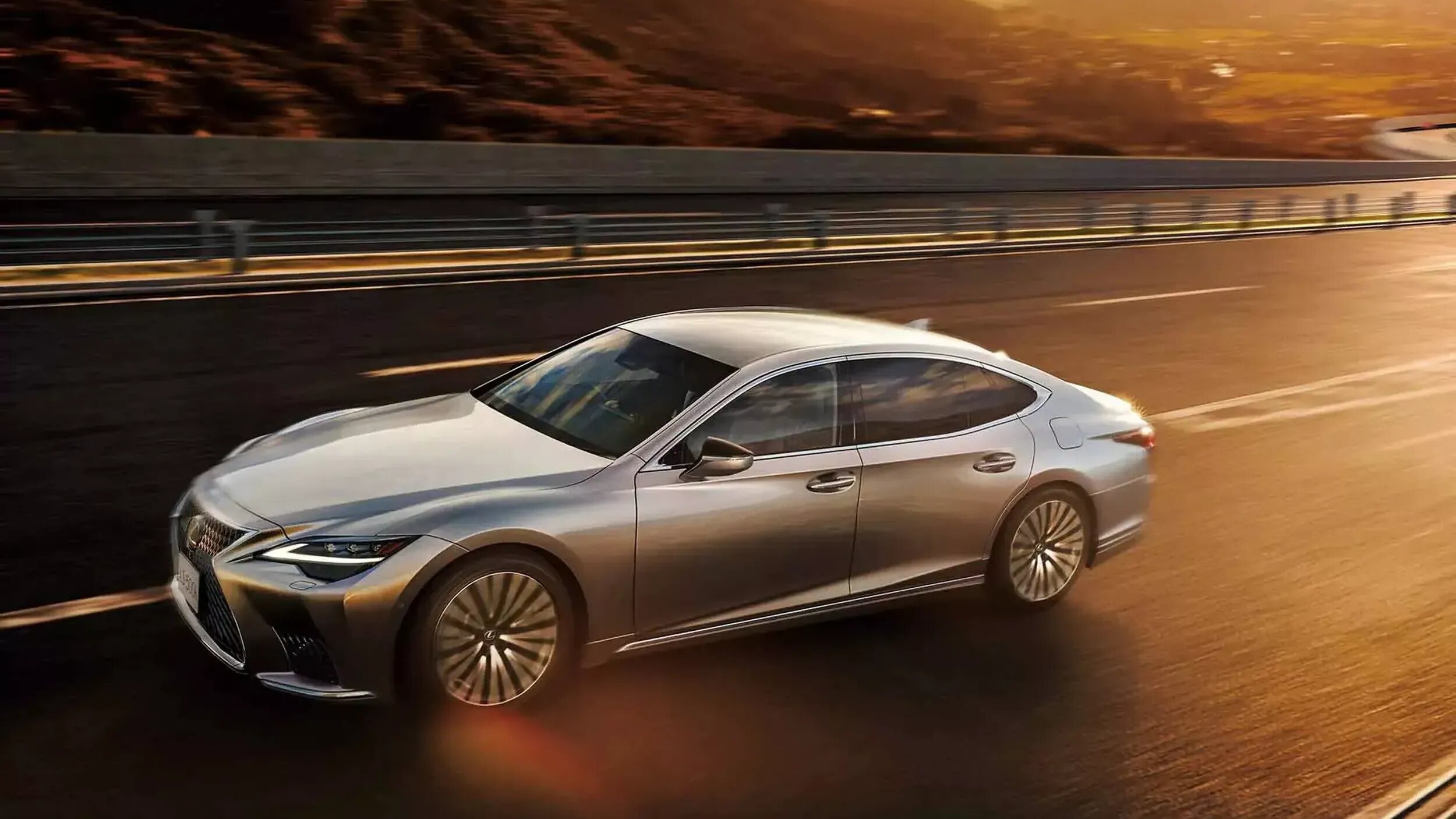 Lexus внезапно продлил жизненный цикл седана LS