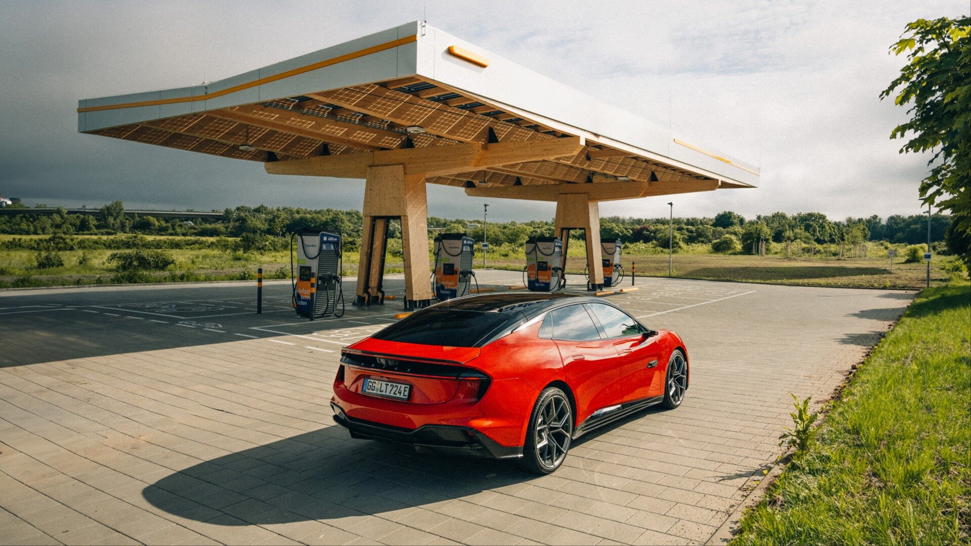 Lotus откажется от полного перехода на электротягу ради гибридов