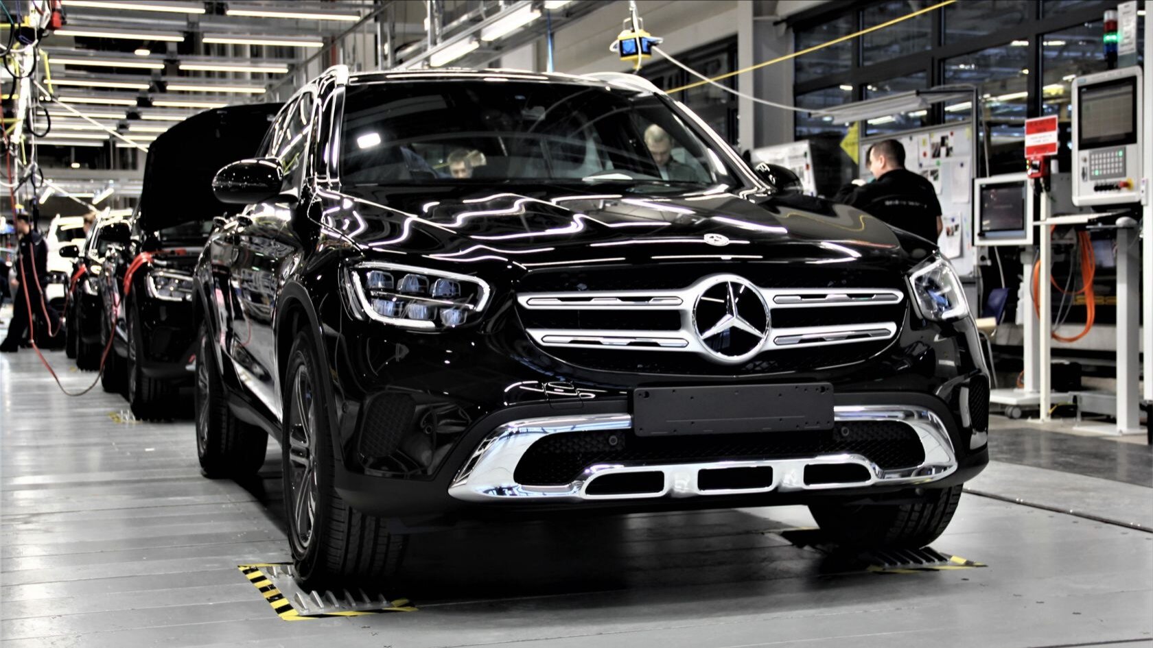 Mercedes-Benz решил продать российский завод