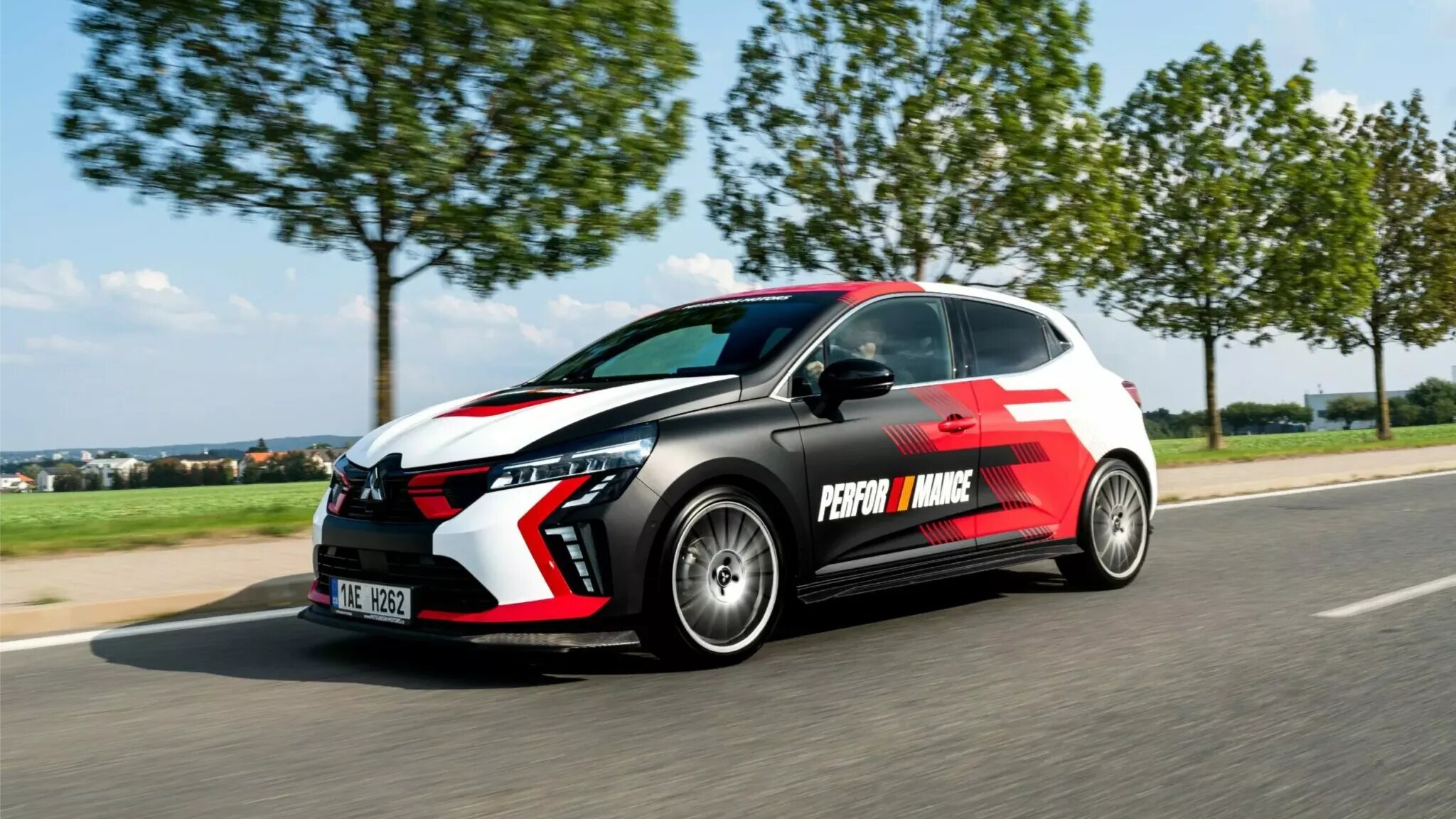 Mitsubishi построила «заряженный» Colt в раллийном стиле