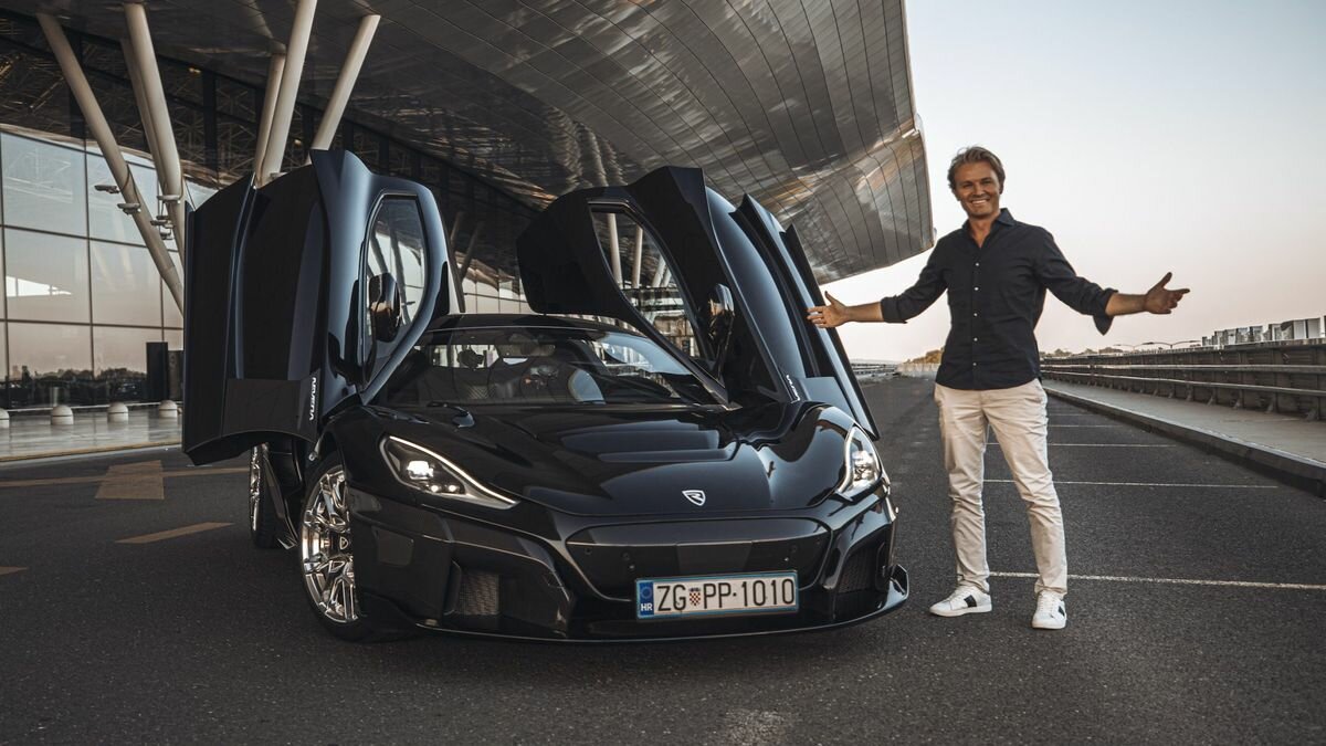 Обладателем первого товарного гиперкара Rimac Nevera стал экс-чемпион Формулы-1