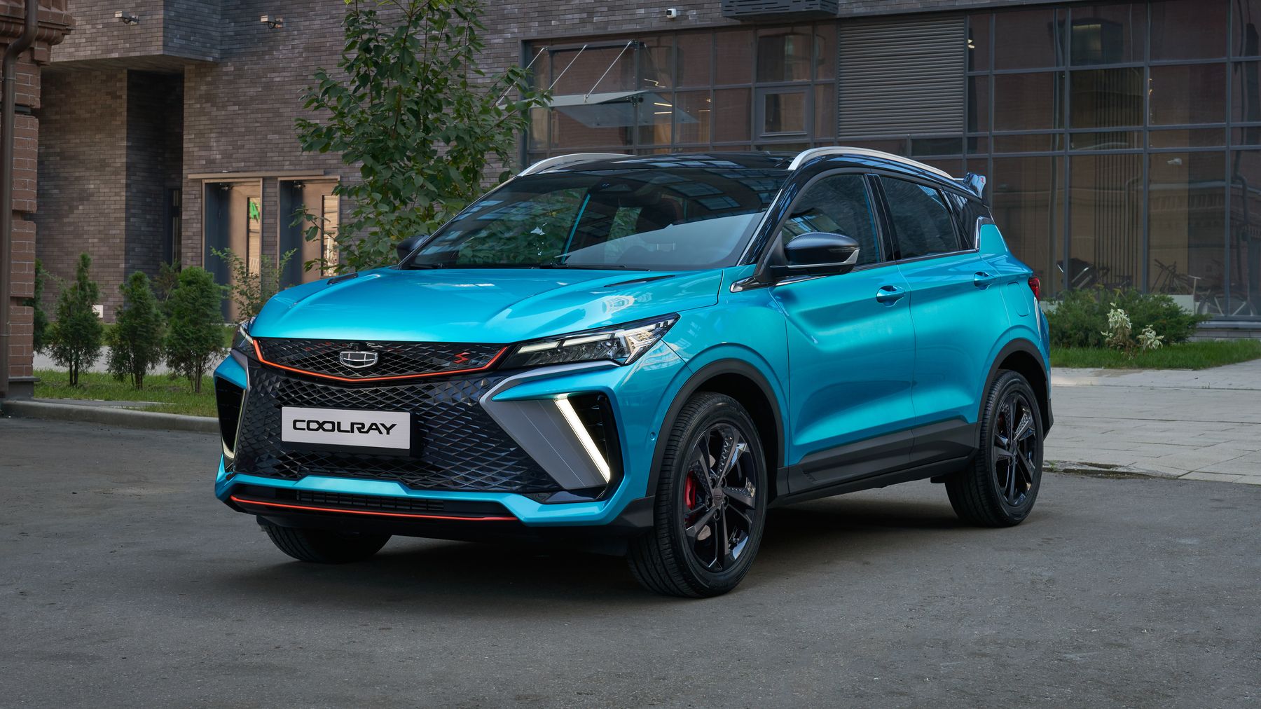 Новые кроссоверы Geely Coolray появились у российских дилеров