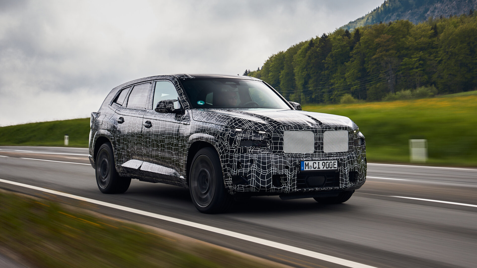 Серийный кроссовер BMW XM: раскрыты некоторые характеристики