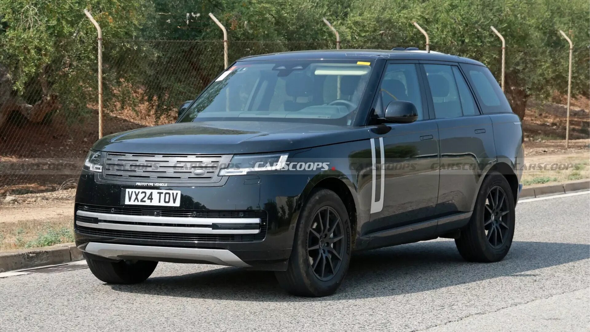 Электрический Range Rover: появились фото без камуфляжа