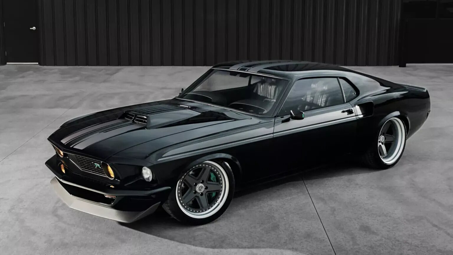 Культовый Ford Mustang из 1960-х стал 810-сильным рестомодом