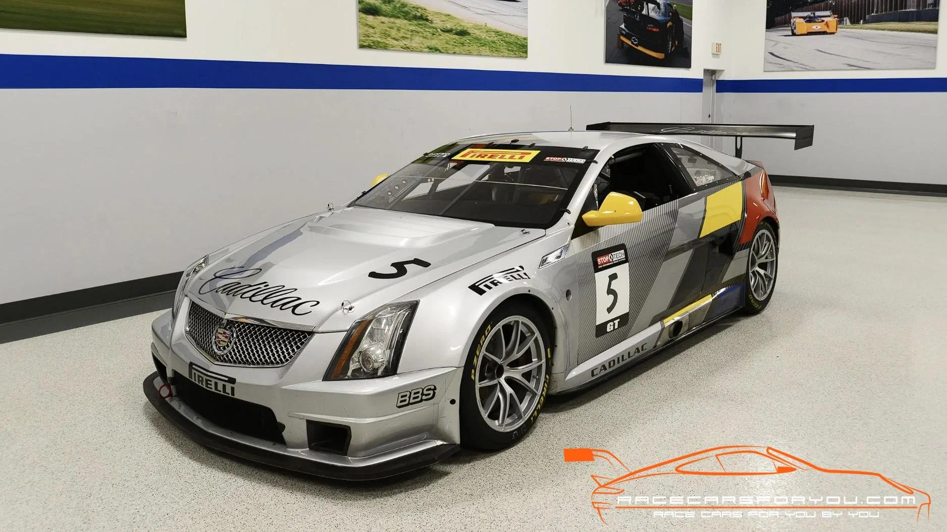 Пожилой гоночный Cadillac после многих заездов продают за 20 миллионов рублей