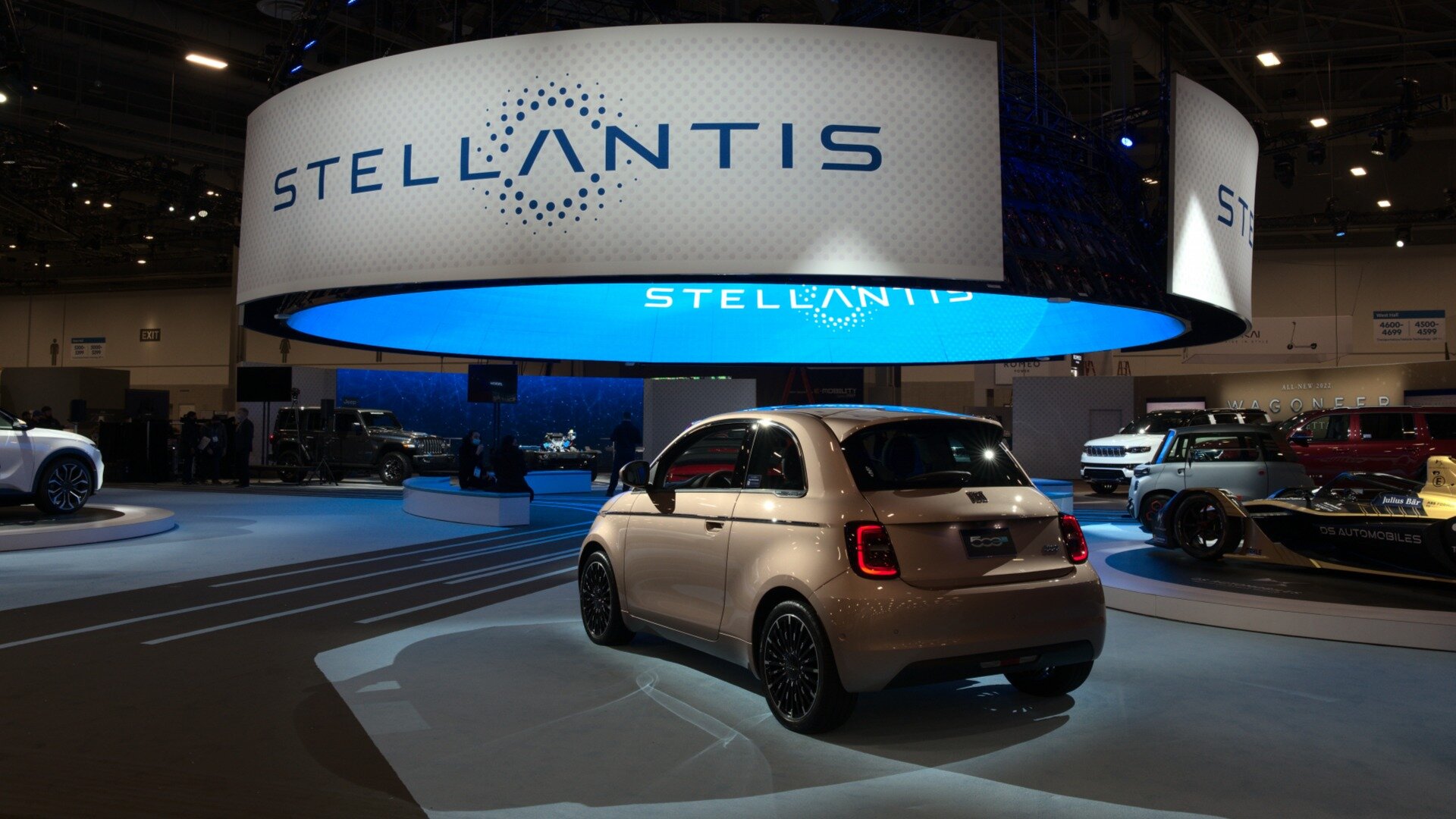 Глава Stellantis призвал перенимать опыт китайских производителей электрокаров