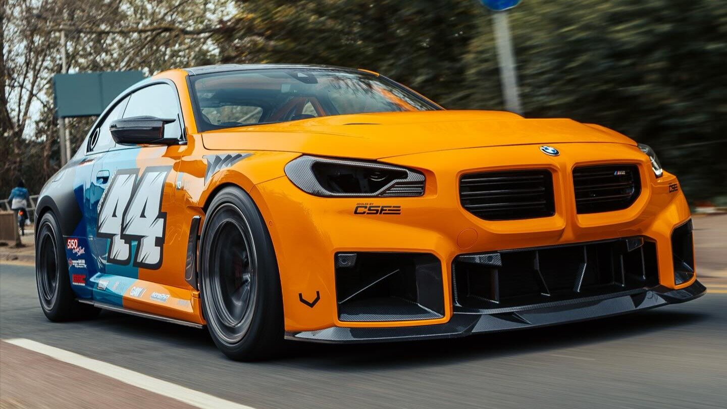 В Великобритании построили 1500-сильный BMW M2 с парашютом