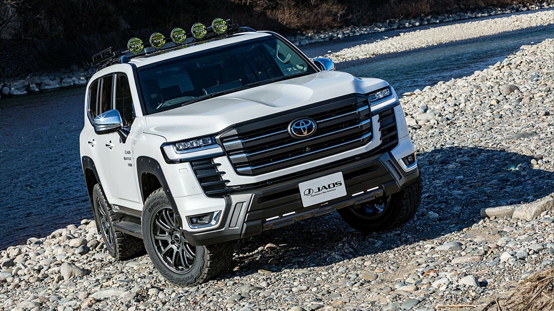 Японские тюнеры подготовили Toyota Land Cruiser 300 к бездорожью