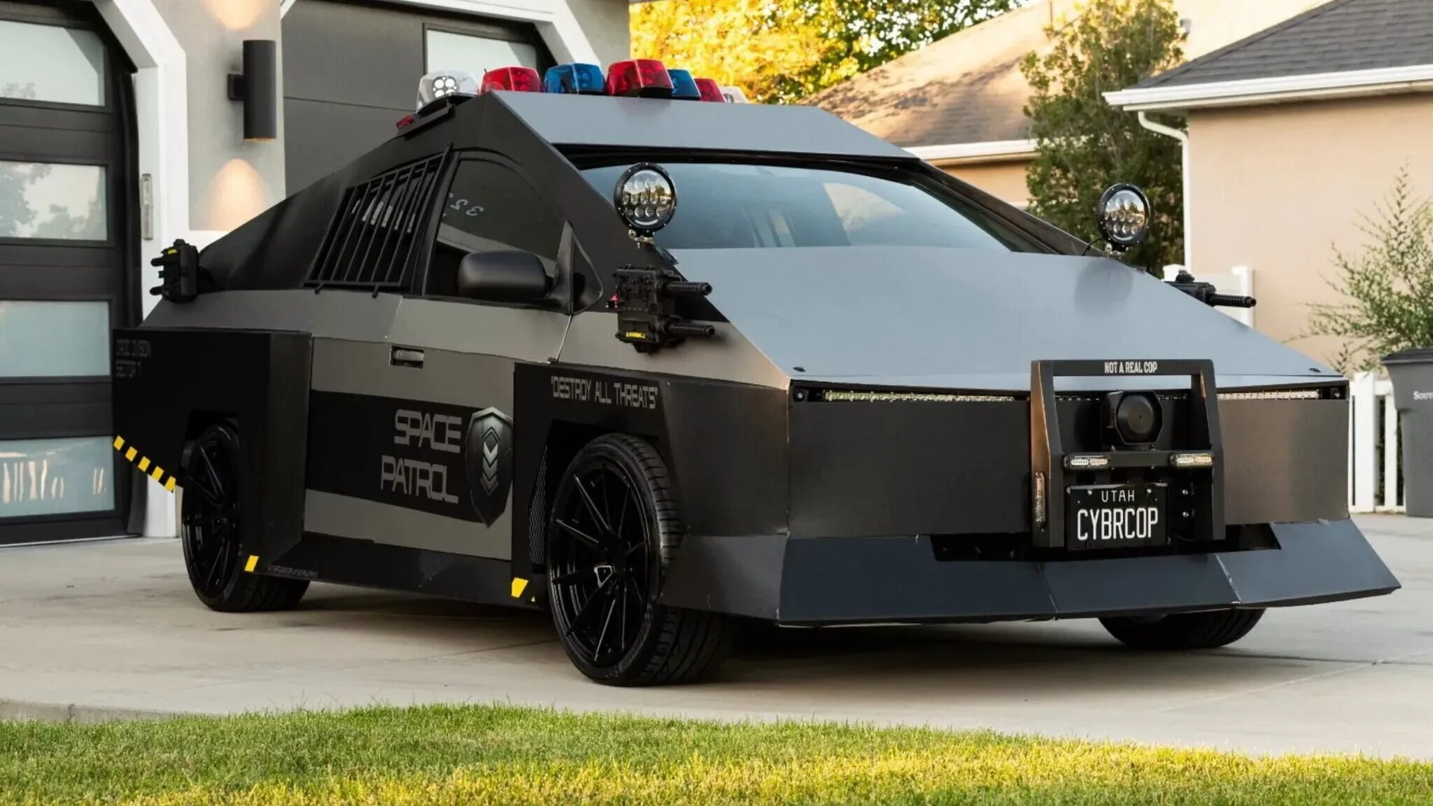 Шуточный Cybertruck «космического патруля» продали за 360 тысяч рублей