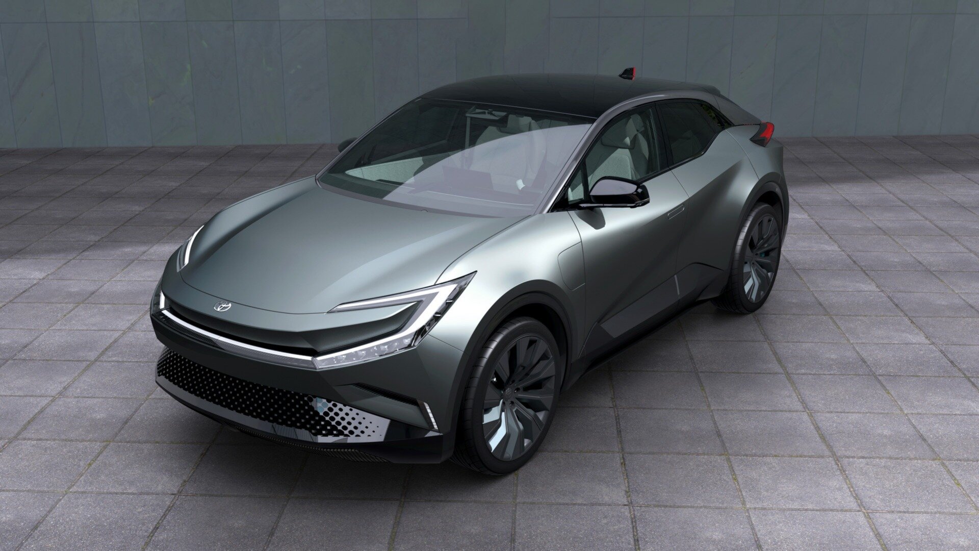 Toyota показала компактный электрокроссовер с изогнутыми экранами и «штурвалом»