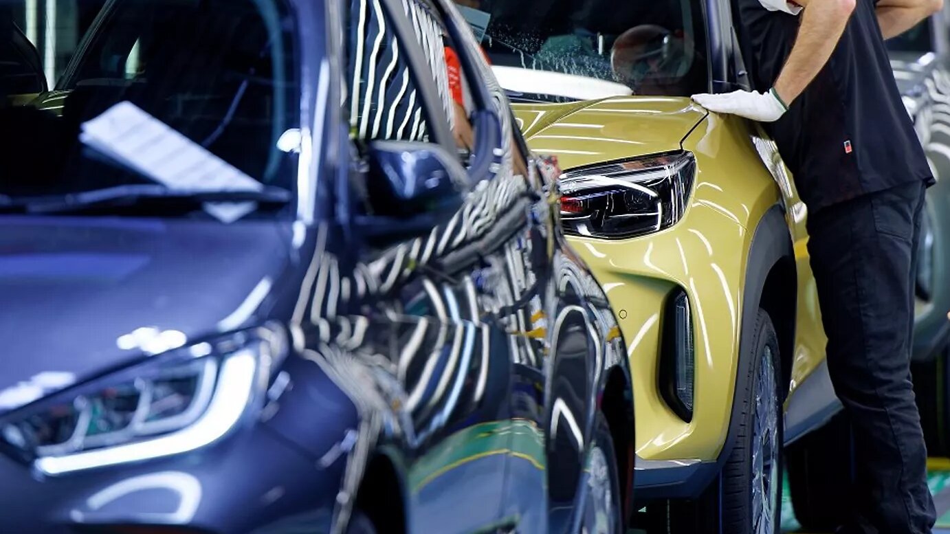 Мантуров пообещал перезапустить все бывшие иностранные автозаводы в России до лета