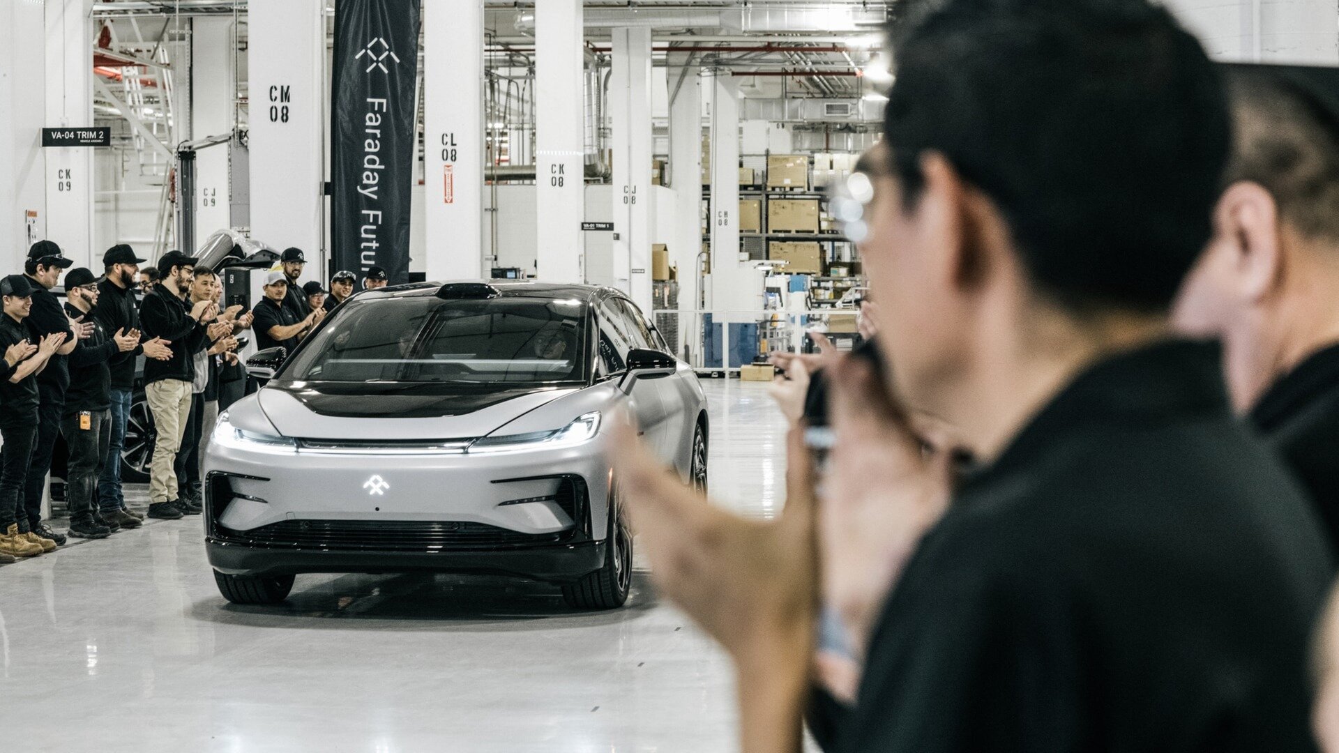Компания Faraday Future запустила производство электрокроссовера FF 91