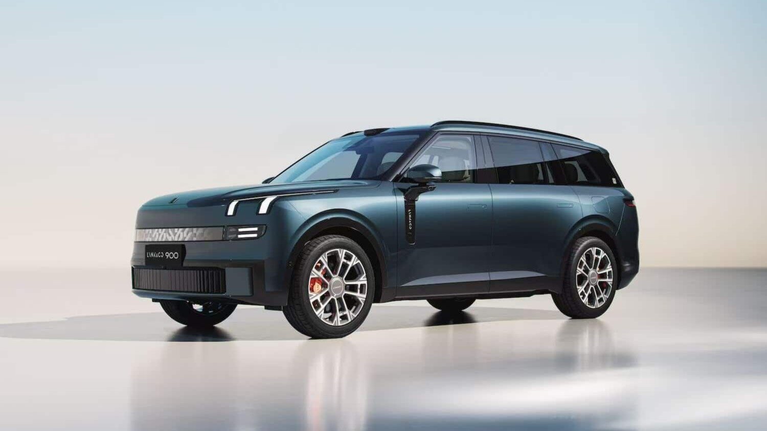 Представлен флагманский кроссовер Lynk & Co 900: 5,2 метра и до 857 л.с.