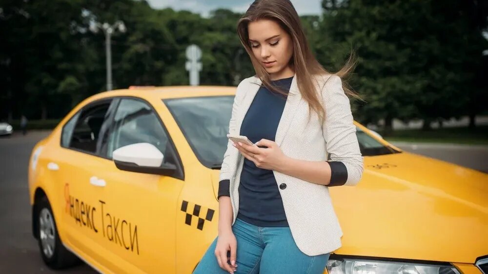 Яндекс Go распространил совместные поездки на такси на Москву и Петербург