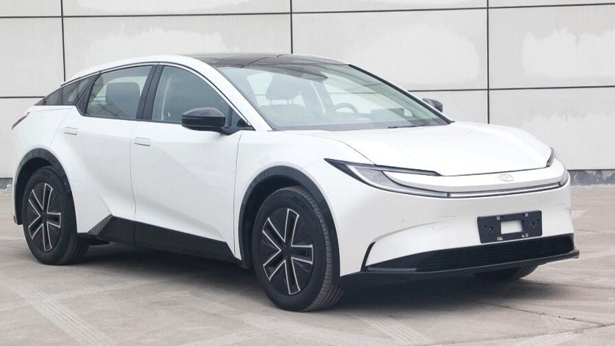 Toyota показала кросс-лифтбек с агрегатами китайского концерна BYD