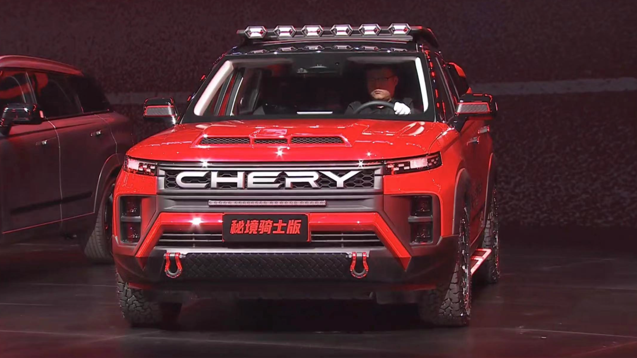 В Китае показали хардкорные версии нового кроссовера Chery, который ждут в России