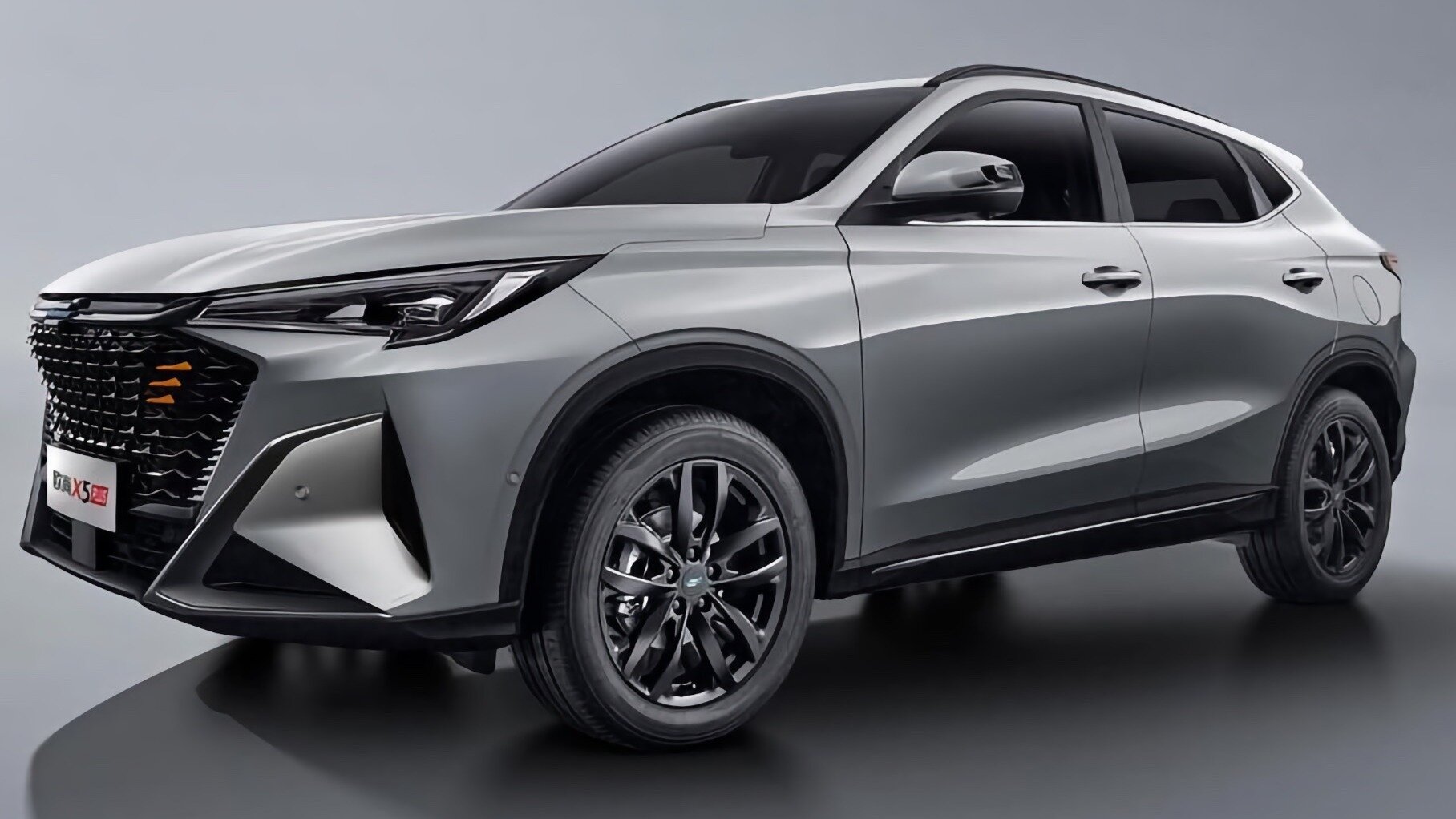 Changan показал кроссовер Auchan X5 Plus с 30-дюймовым дисплеем