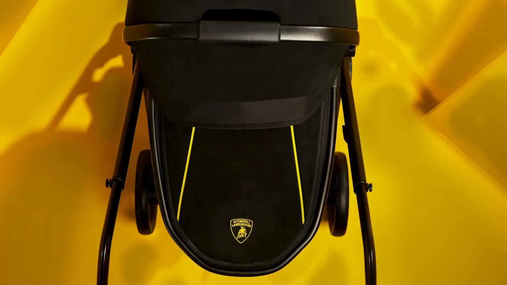 Представлена лимитированная Lamborghini за 333 тысячи рублей: это детская коляска