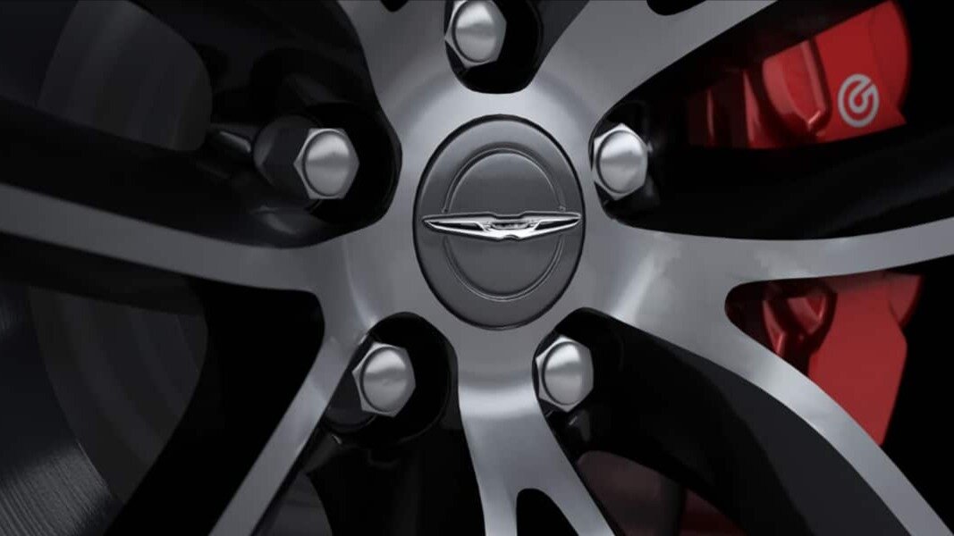 Мощнейший седан в истории Chrysler: первое изображение