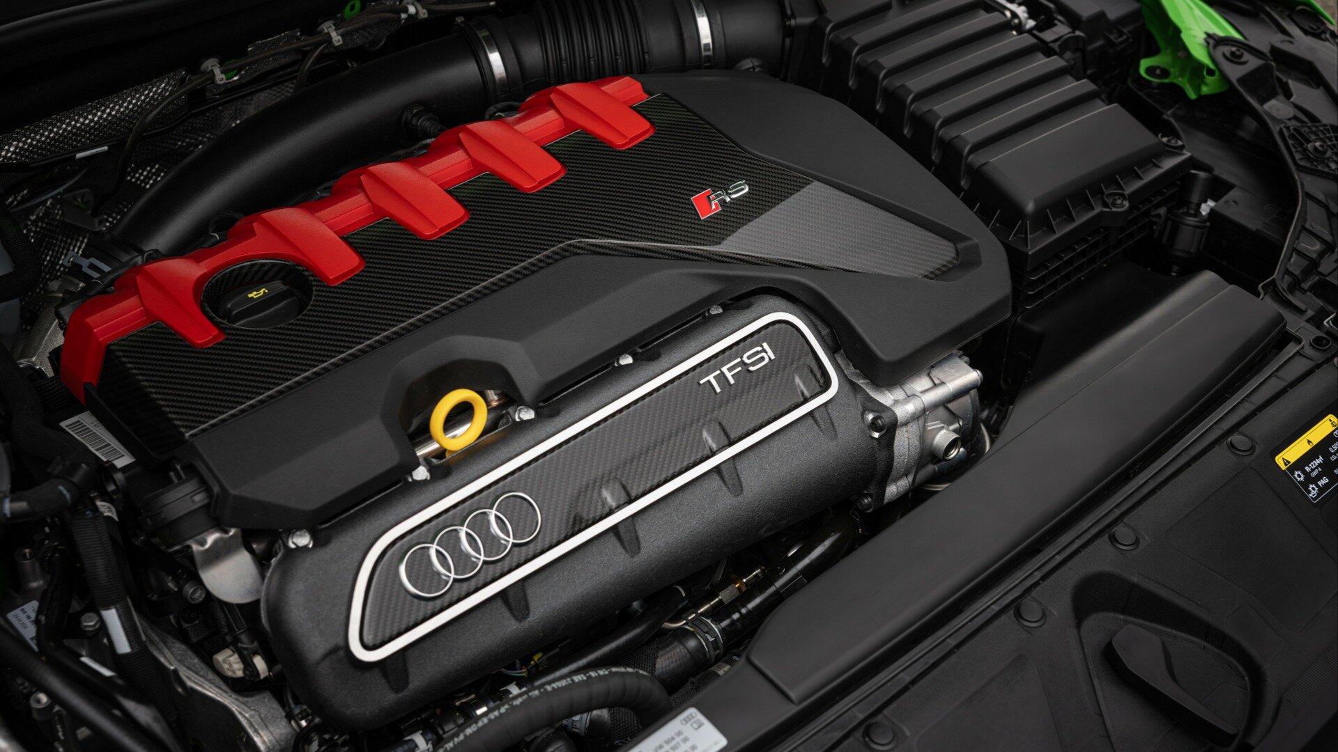 Audi снова отложила полный переход на электротягу