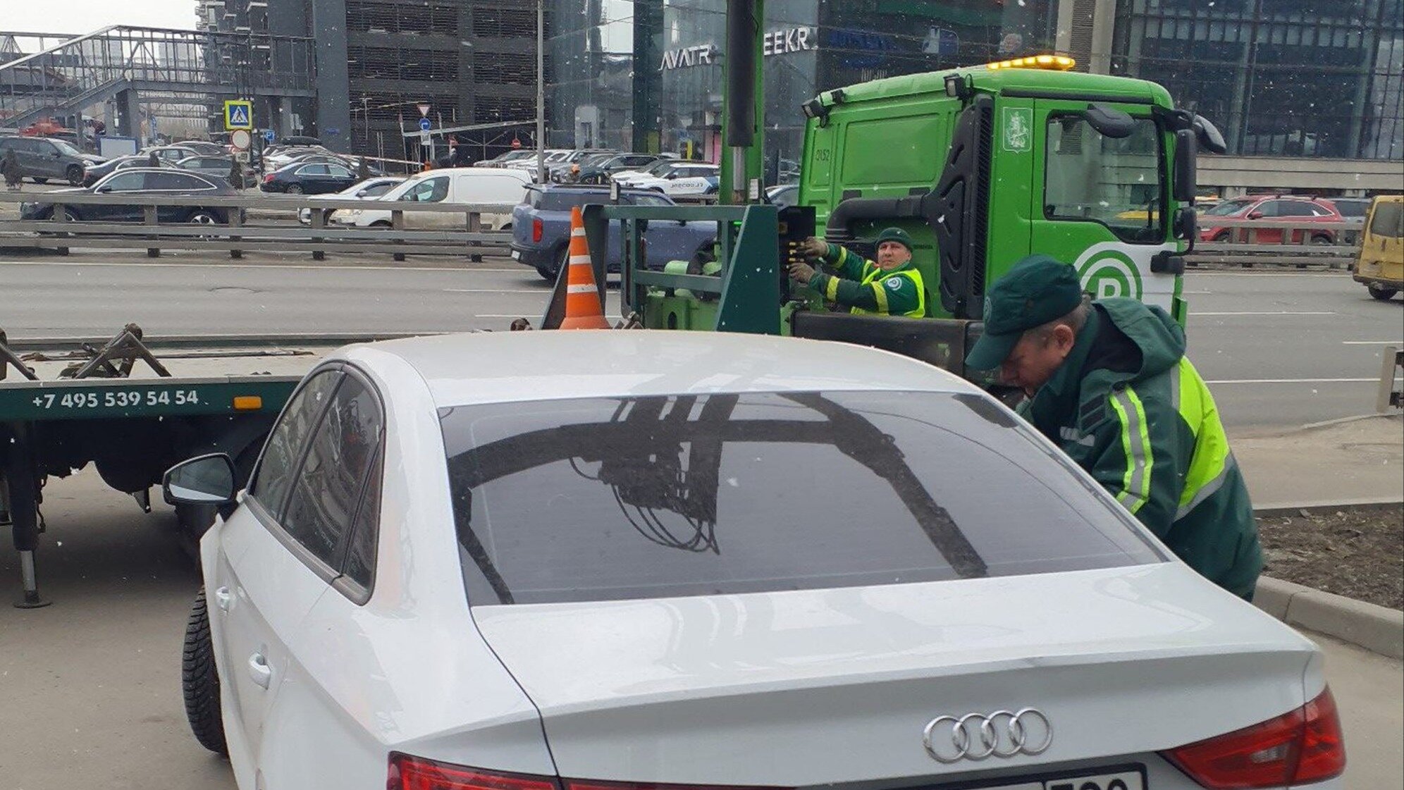 Москвичи стали реже парковаться на тротуарах