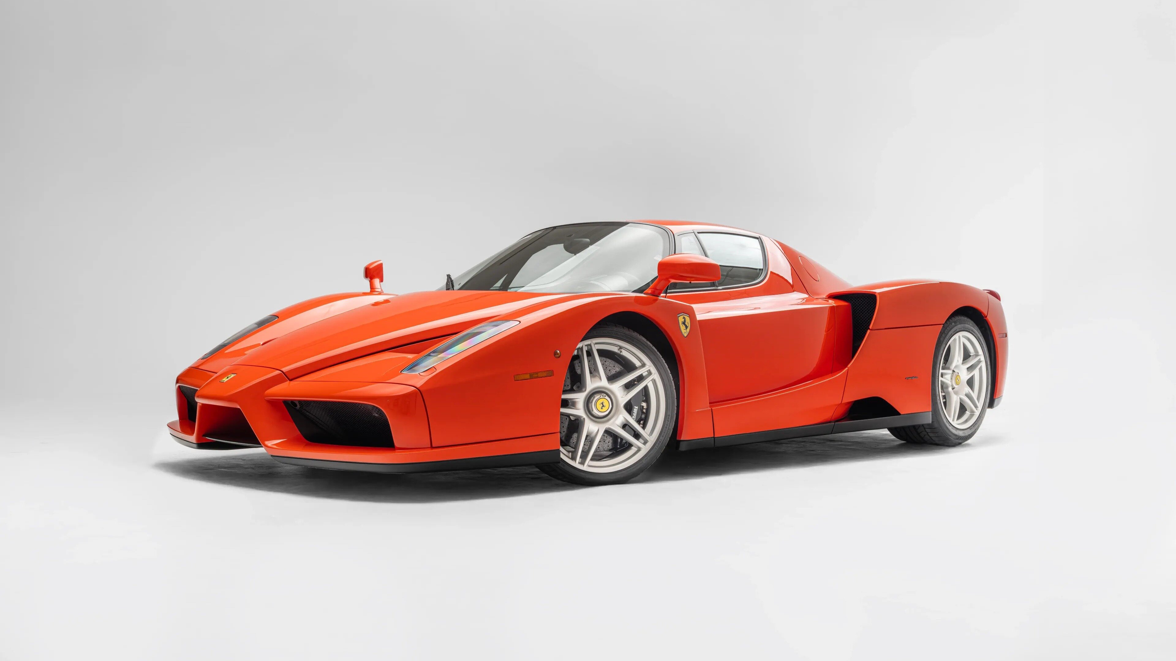 Ferrari Enzo продали в интернете за 12,4 млн долларов — это рекорд